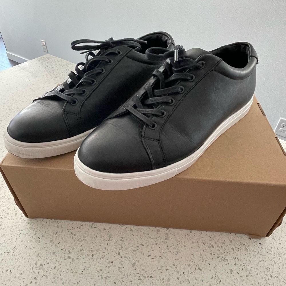 Portland Leather mens 10.5 low top black  sneakers